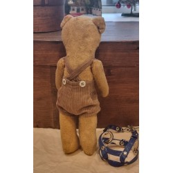 Lille antik bamse med sele og bukser, h: 25 cm.