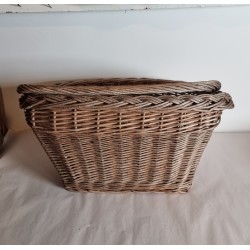 Old nice bike basket, size: 48 x 32 x 30 cm.