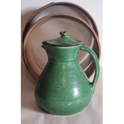 Antikt lertøj, kande med låg, h: 19 cm.