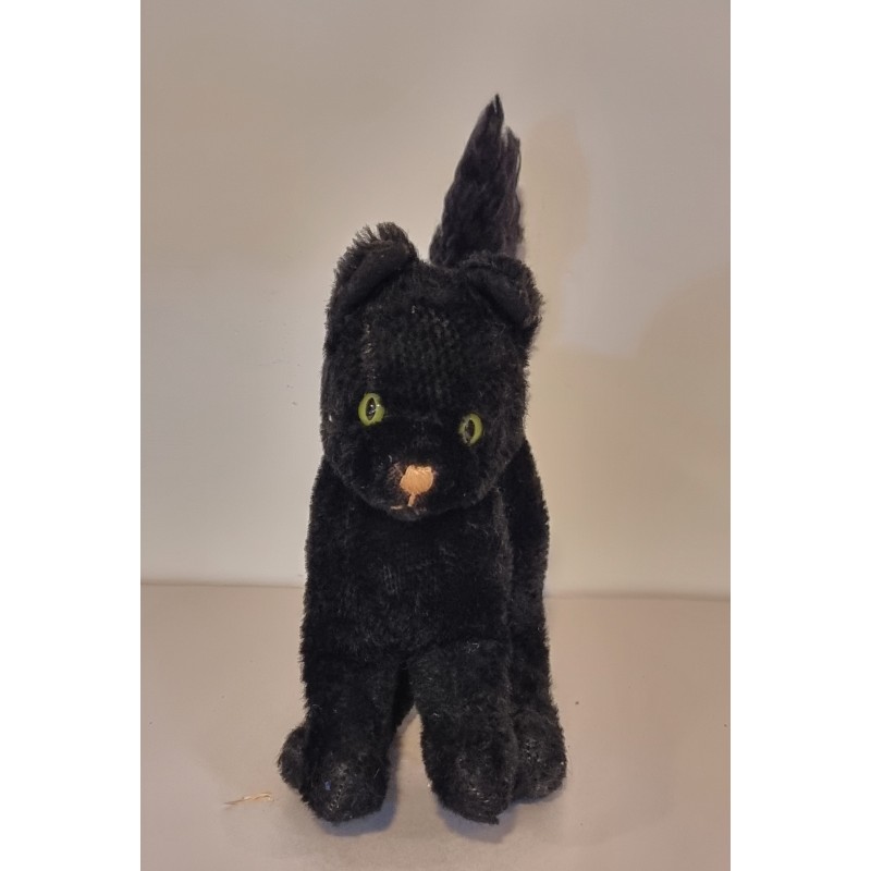 Old black Steiff cat with green eyes, h: 20 cm (front).