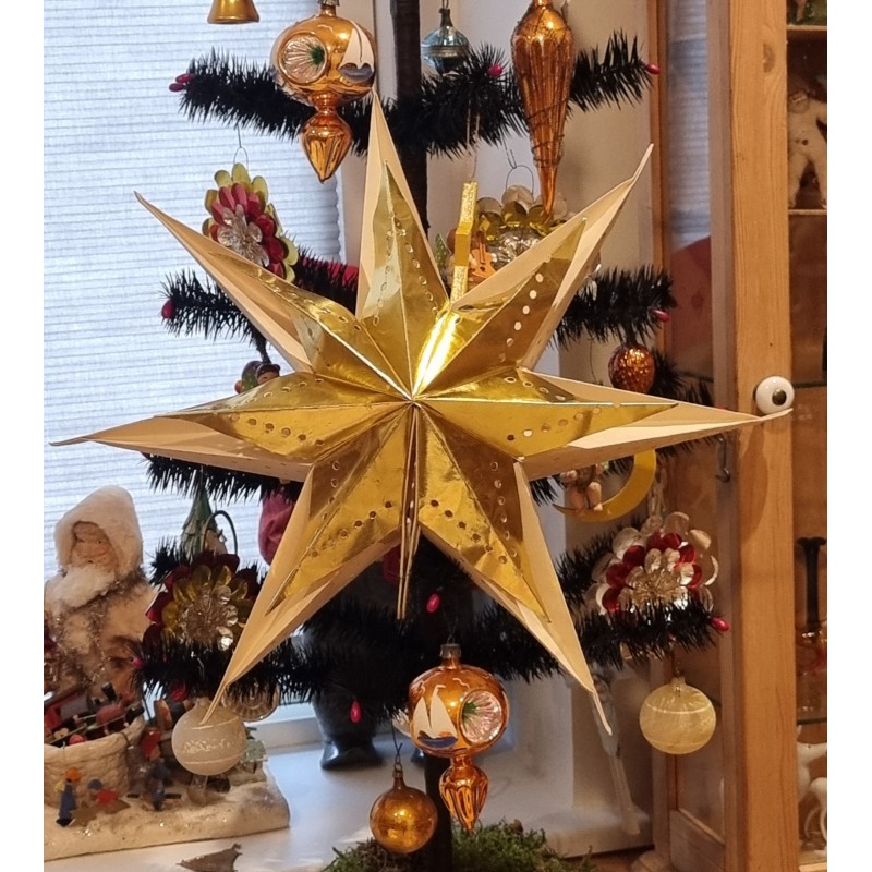 Gammel stjerne i pap og guld folie, h: 40 cm.