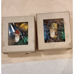 Orig. boxes (5x6cm) with small antique german glass Santas, h: 3,5 cm. (3x).