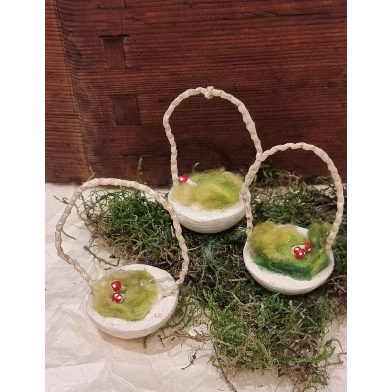 Gammelt vatpynt kurve med svampe, h: 8,5 cm.