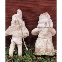 Vatpynt, pige/dreng med antikt bisquit hoved med hund/træ, h: 9 cm.