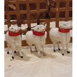 3 antique sheep with necklace, red, h: 6 cm. (3x)