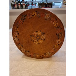 Antique wig box with decoration , size: 21 x 7,5 cm.