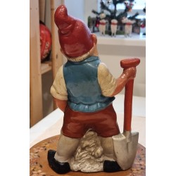Stor gammel keramik nisse med skovl, h: 25 cm.