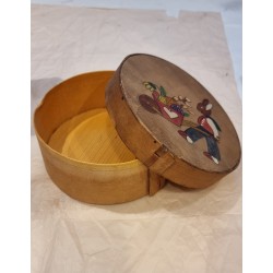Antique wig box with Easter decoration , size: 18 x 7,5 cm.
