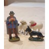4 gamle får med hyrde og hund, h: 9 cm (hyrde) 5 cm (får).