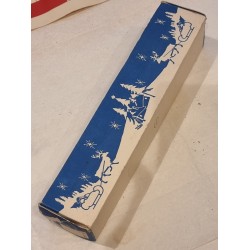 Gammel orig. kasse med 5 røde glaskugler, mål: 28,5 x 4,5 x 6 cm.