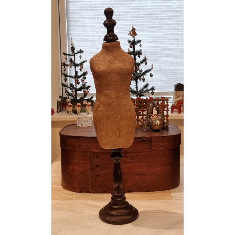 Gammel gine, h: 60 cm.