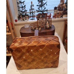 Gammel spånkurv, mål: 40 x 27 x 13 cm.