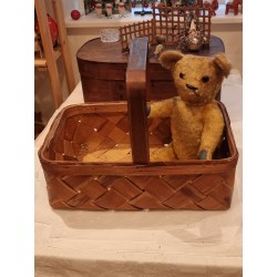 Gammel spånkurv, mål: 40 x 27 x 13 cm.