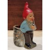 Gammel keramiknisse, Heissner med pibe, h: 13 cm.