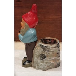Gammel keramiknisse, Heissner med pibe, h: 13 cm.