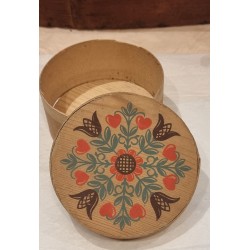 Gammel spånæske med blomster og blade, mål: 7 x 14,5 cm.