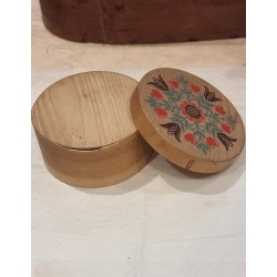 Gammel spånæske med blomster og blade, mål: 7 x 14,5 cm.