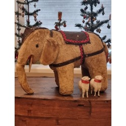 Antik elefant med seletøj,...