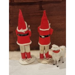2 gamle nisser med klokke og lys, h: 14 cm. (2stk)