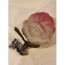 Antikt glaspynt, rosenknop med blade, h: 8 cm.