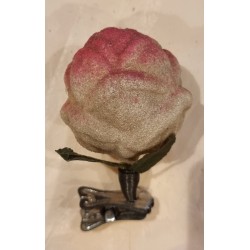 Antikt glaspynt, rosenknop med blade, h: 8 cm.