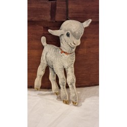 Gammelt får i træ, h: 16 cm.