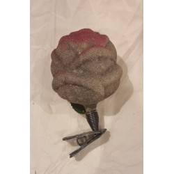 Antikt glaspynt, rosenknop med blad, h: 8 cm.