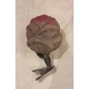 Antikt glaspynt, rosenknop med blad, h: 8 cm.
