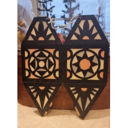 Gammel lanterne i pap, h: 32 cm.