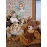Old suitcase with 7 animals, 6 Steiff + 1 teddy, size: 38 x 65 x 18 cm.