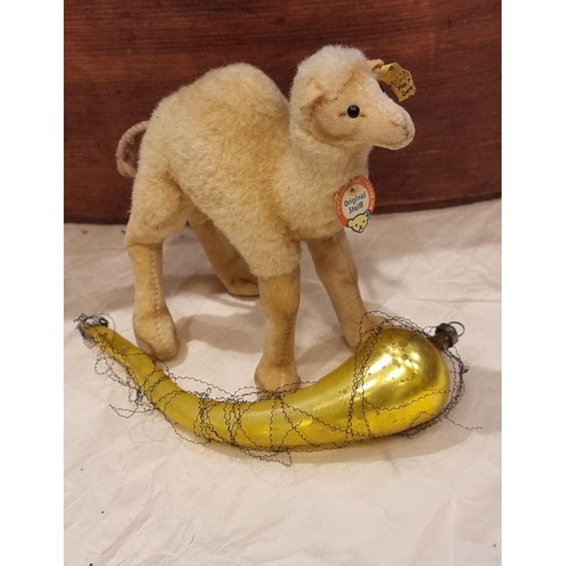 Antikt glaspynt, horn med tråd, l: 16 cm.