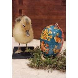 Small antique cardboard Easter egg, blue bunnies and flowers, h: 9 cm.