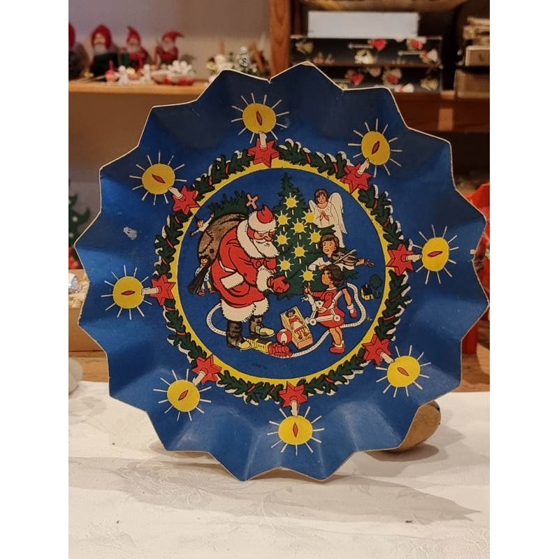 Gammel juletallerken, julemand med gaver, Ø: 29 cm.