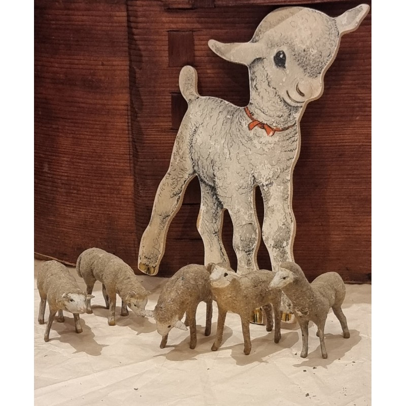 Antique sheep with "tuchstaub", h: 4,5 - 5,5 cm (5stk) + 1 sheep i wood, h: 16 cm.