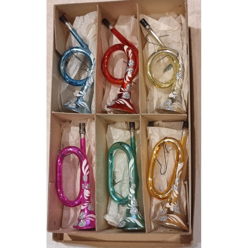 Box with old glass ornament, 6 trumpets, h: 10,5 cm.