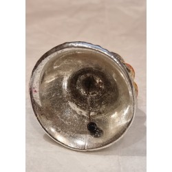 Antikt glaspynt, klokke med kirsebær, h: 6,5 cm.