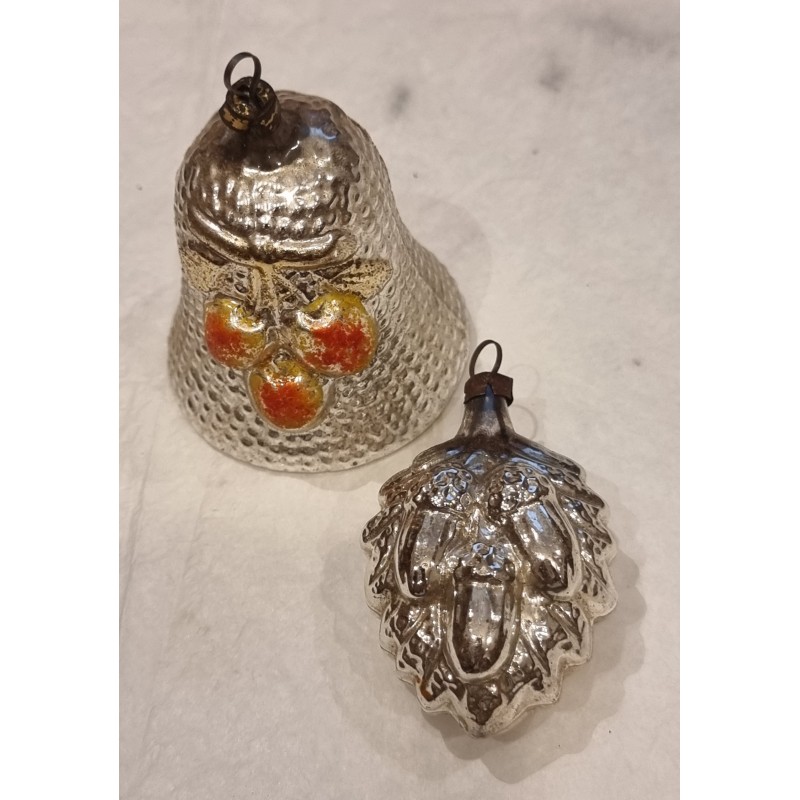 Antique glass ornament, oak leaves with acorn, h: 5 cm.