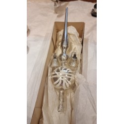 Antikt glaspynt, spir med 2 klokker, h: 30 cm.