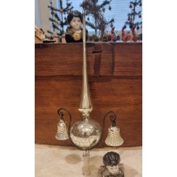 Antikt glaspynt, spir med 2 klokker, tråd og tinsel, h: 26 cm.