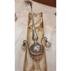 Antikt glaspynt, spir med 2 klokker, tråd og tinsel, h: 26 cm.