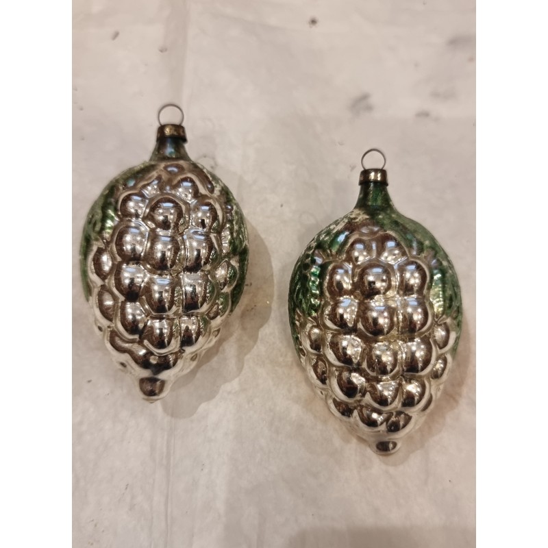 Antique glass ornament, berry with leaves, h: 7 cm.
