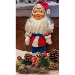 Lille, gammel Daells varehus nisse, h: 27 cm.