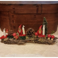 Old display with mushrooms, pinecones and more + 3 ceramic elves/gnomes, size: 34 x 7 x 15 (tree) cm.