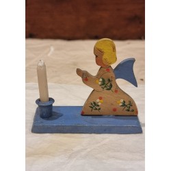 Lille antik engel i træ med lys, mål: 6,5 x 7,5 cm.