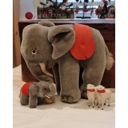 Old Steiff animal, elephant mother + calf, size: 21 x 25 + h: 6,5 cm (calf)