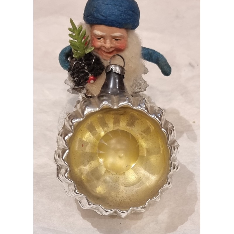 Antikt glaspynt, reflektor med glaskugle, farvet, h: 6 cm.