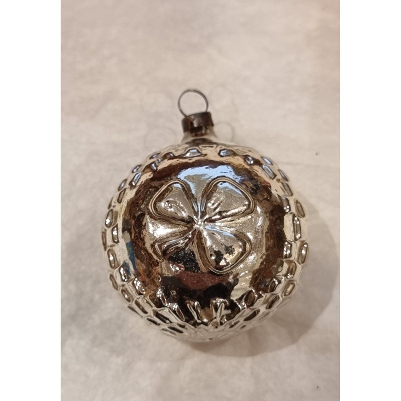 Antique glass ornament with clover, h: 6 cm.