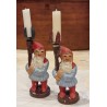 Antik gips nisse med lysholder, h: 12 cm.