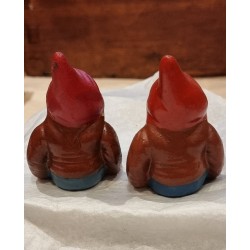 Gammel keramik nisse, siddende, h: 8,5 cm.