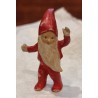 Antik bisquit nisse med løftede arme, h: 6 cm.